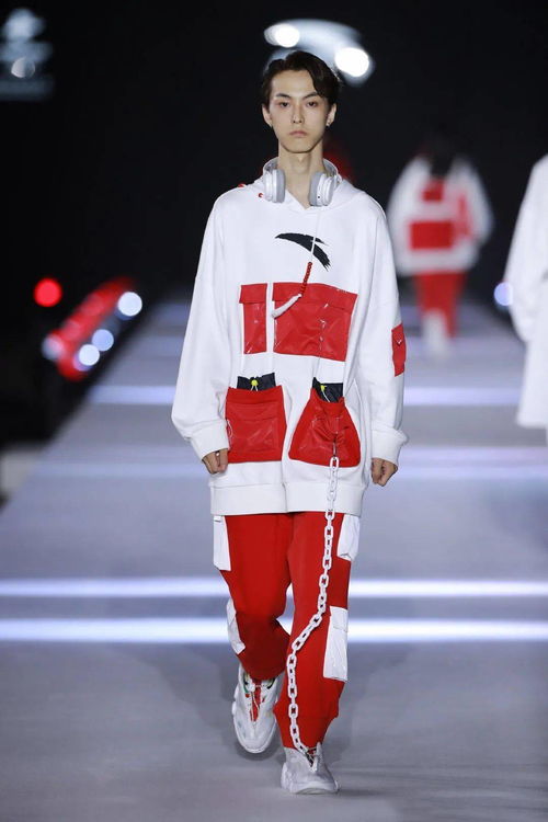 北京2022年冬奧會特許商品國旗款運動服裝發(fā)布會